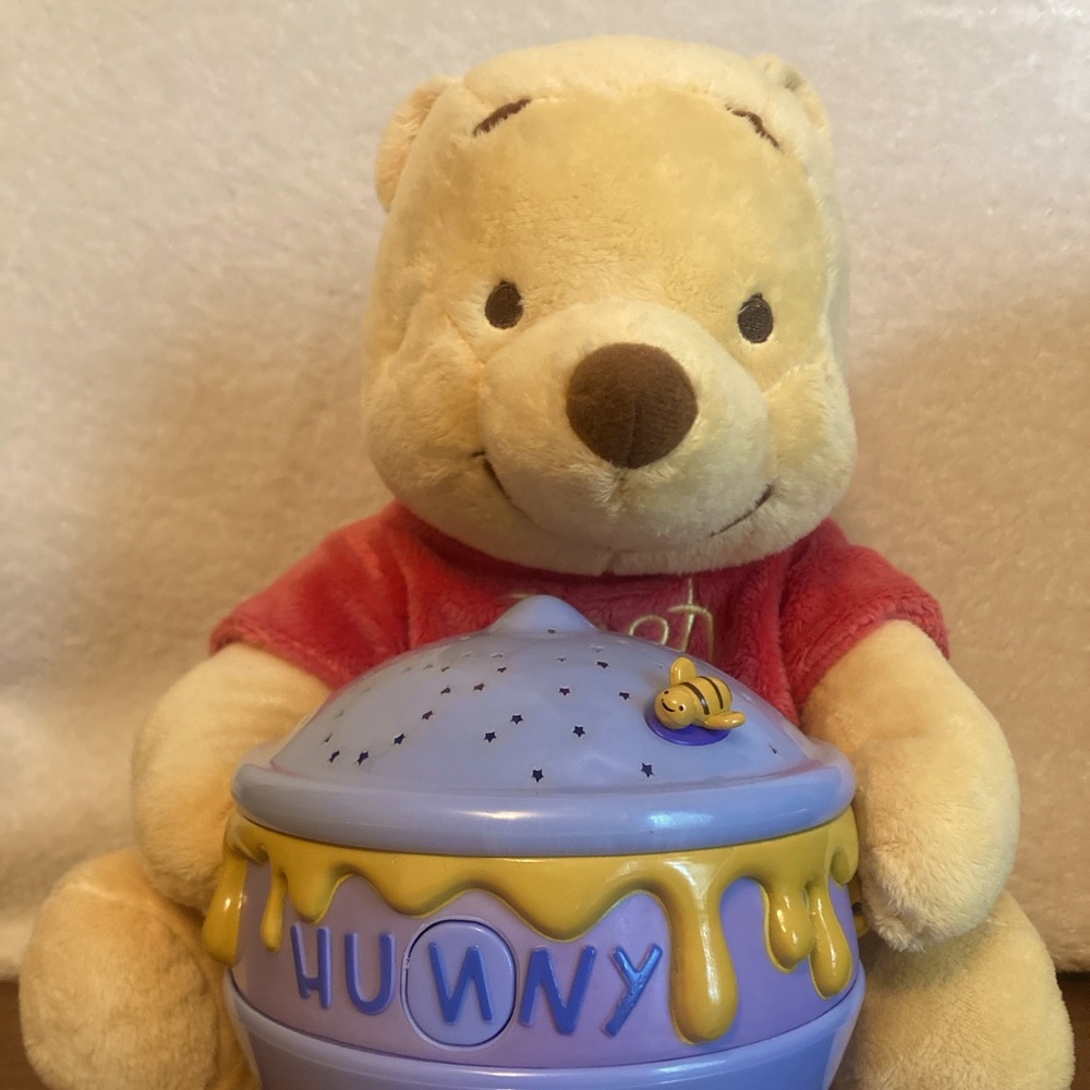 Cloud-b baby night light. Fills room with stars. 45 min auto shut off. 3AAA batt